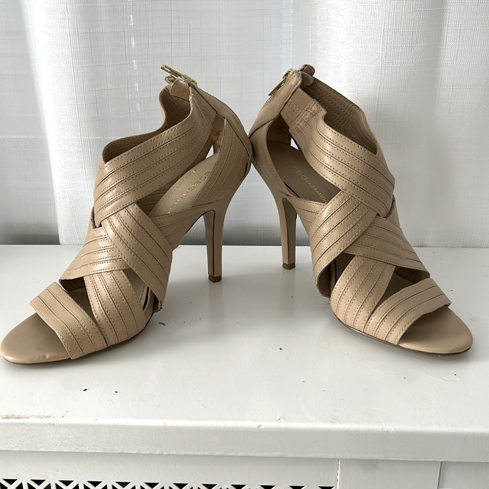 BCBG beige leather strap sandals, one one time to one event. Size 8 1/2.
